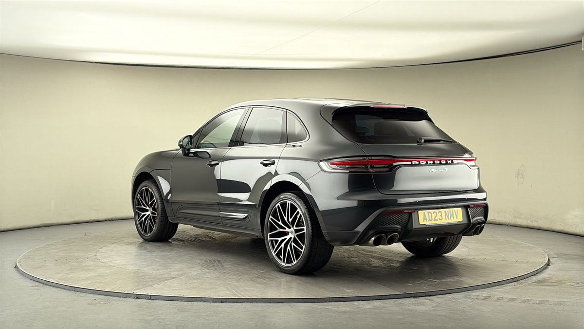 Used Porsche Macan 2023 for sale - 77921059: Photo 2