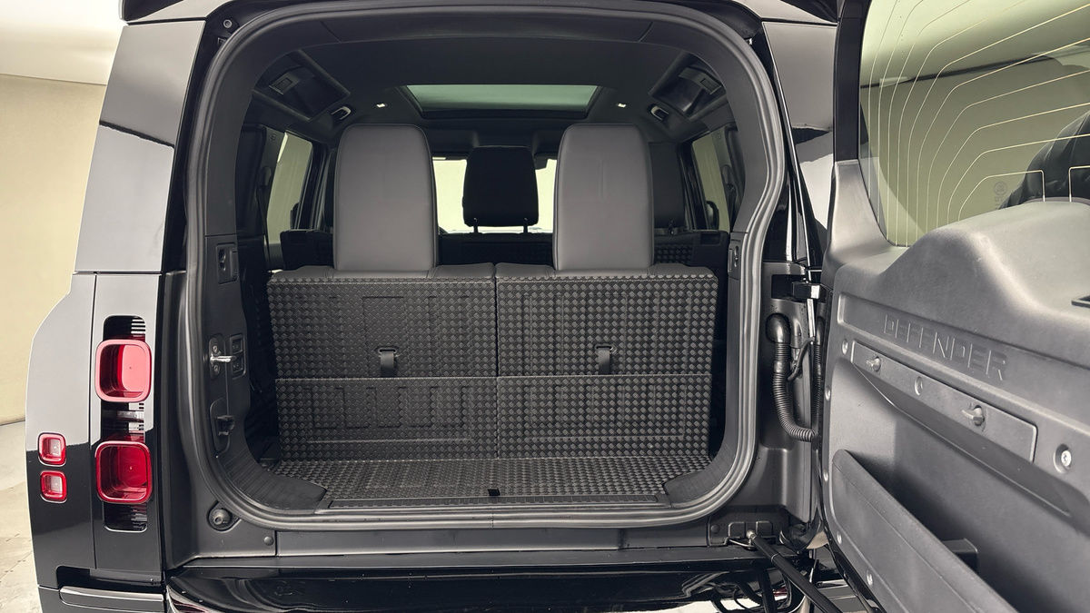 Used Land Rover Defender 2023 for sale - 76863674: Photo 11