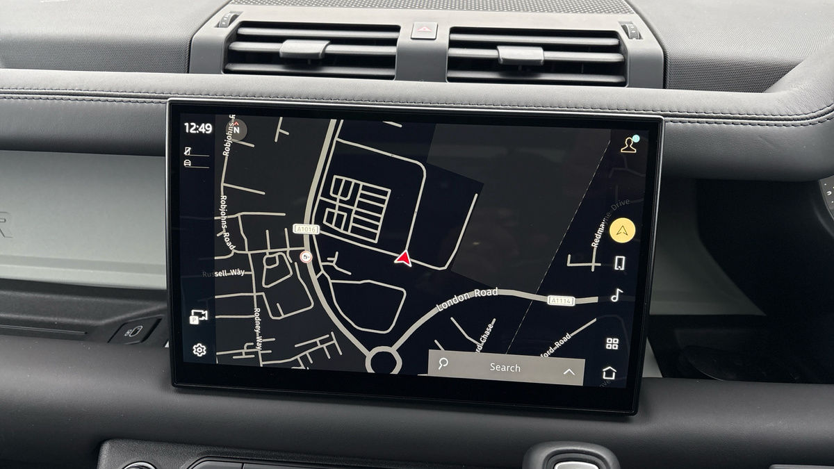 Used Land Rover Defender 2023 for sale - 76863674: Photo 17