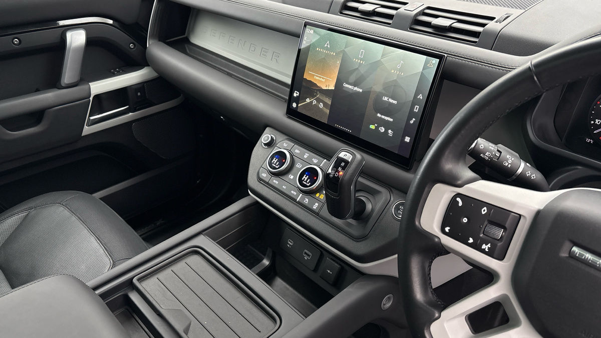 Used Land Rover Defender 2023 for sale - 76863674: Photo 18
