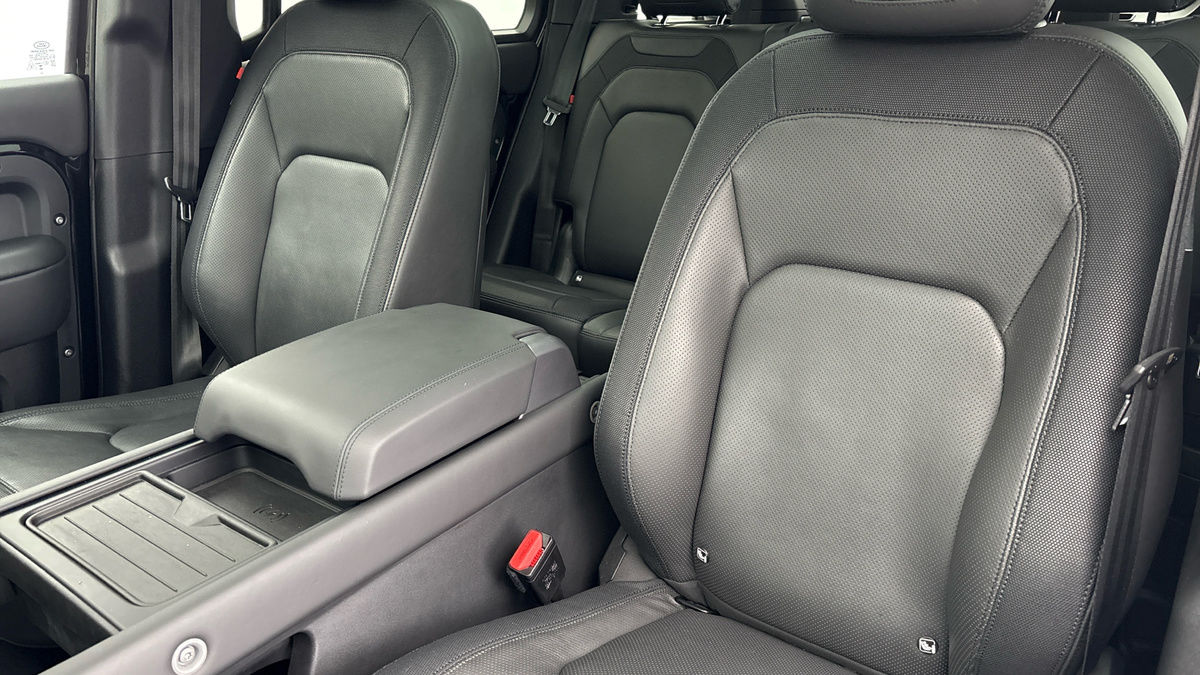 Used Land Rover Defender 2023 for sale - 76863674: Photo 7