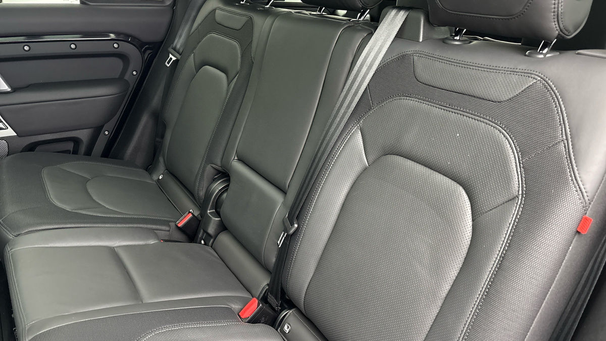 Used Land Rover Defender 2023 for sale - 76863674: Photo 8