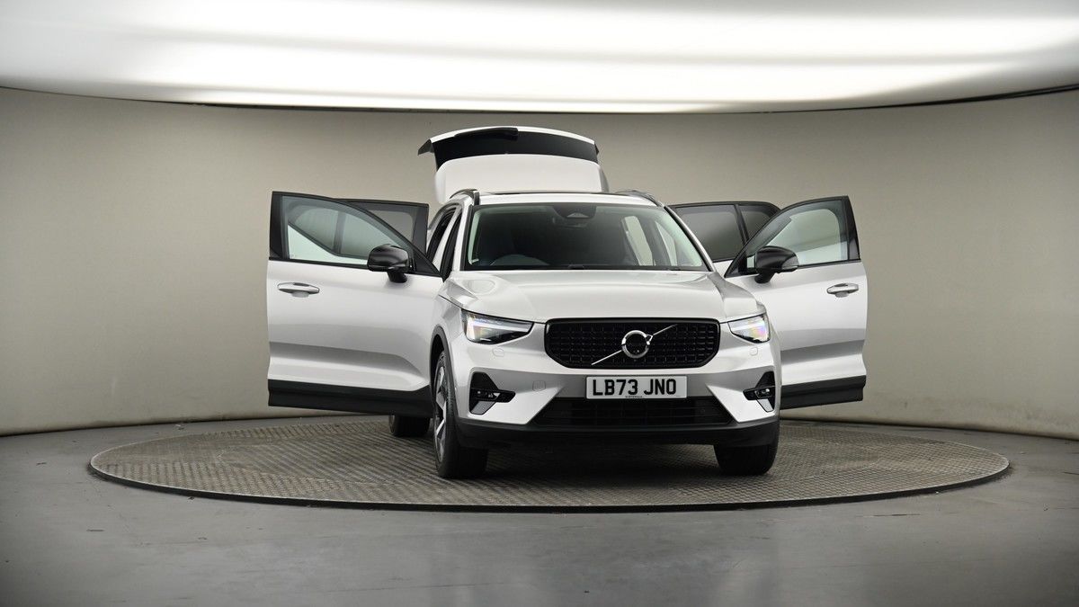 Used Volvo XC40 2023 for sale - 77535697: Photo 3