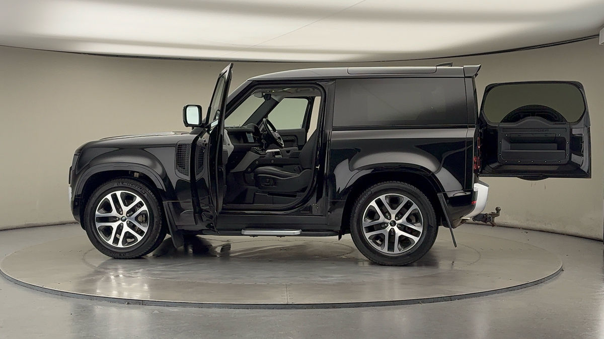 Used Land Rover Defender 90 2022 for sale - 76368750: Photo 46