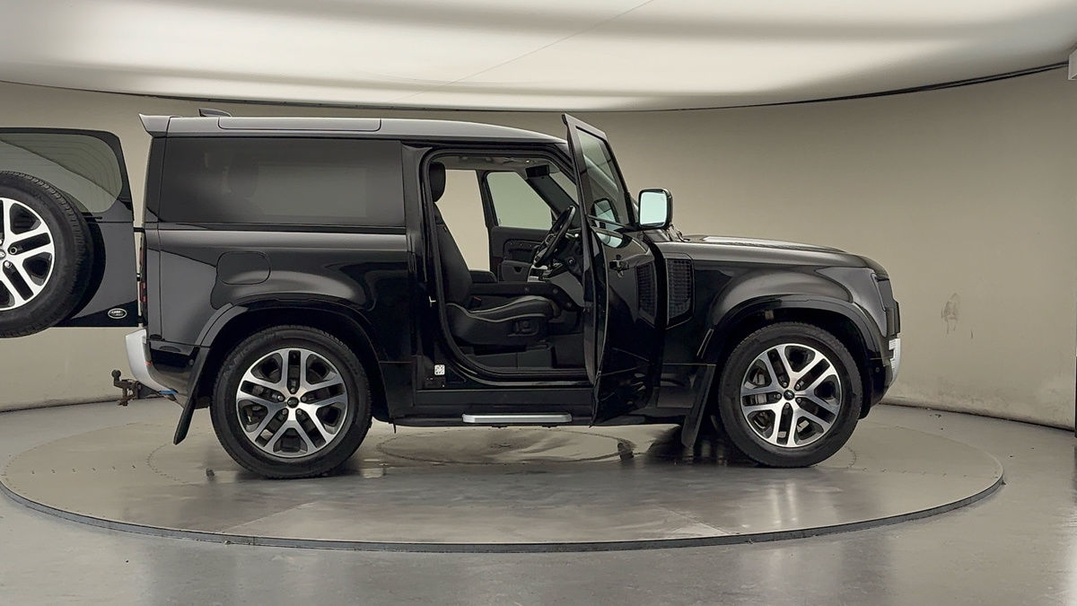 Used Land Rover Defender 90 2022 for sale - 76368750: Photo 56