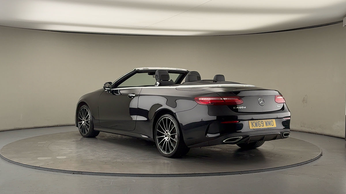 Used Mercedes-Benz E Class 2020 for sale - 76950915: Photo 2