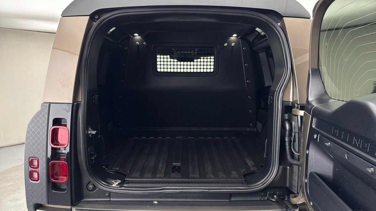 Used Land Rover Defender 2025 for sale - 77201049: Photo 11