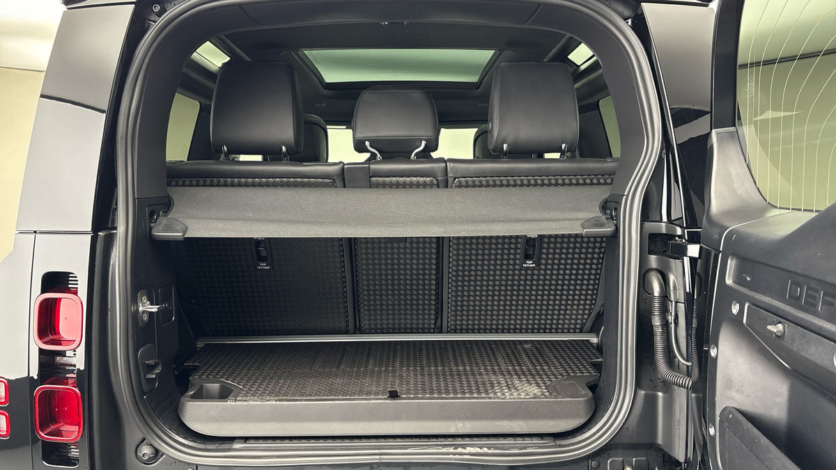 Used Land Rover Defender 90 2024 for sale - 76863664: Photo 11