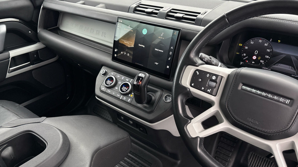 Used Land Rover Defender 90 2024 for sale - 76863664: Photo 18