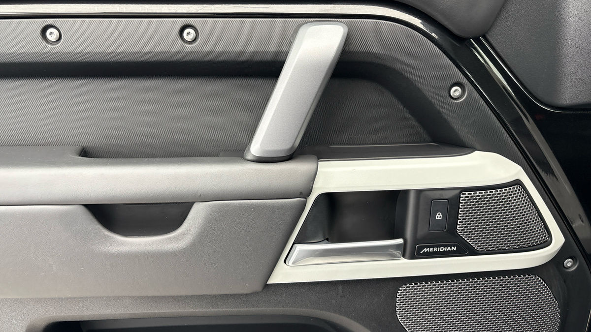 Used Land Rover Defender 90 2024 for sale - 76863664: Photo 19