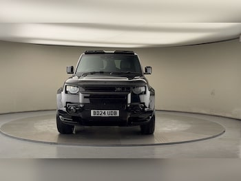 Used Land Rover Defender 90 2024 for sale - 76863664: Photo
