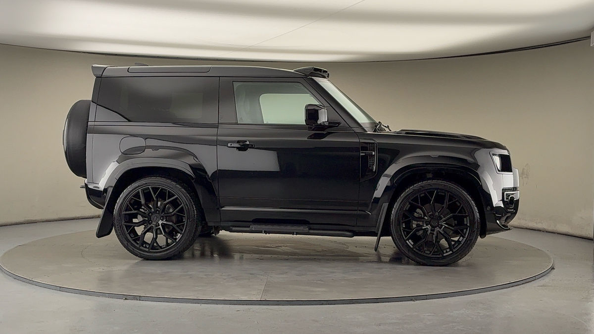 Used Land Rover Defender 90 2024 for sale - 76863664: Photo 41