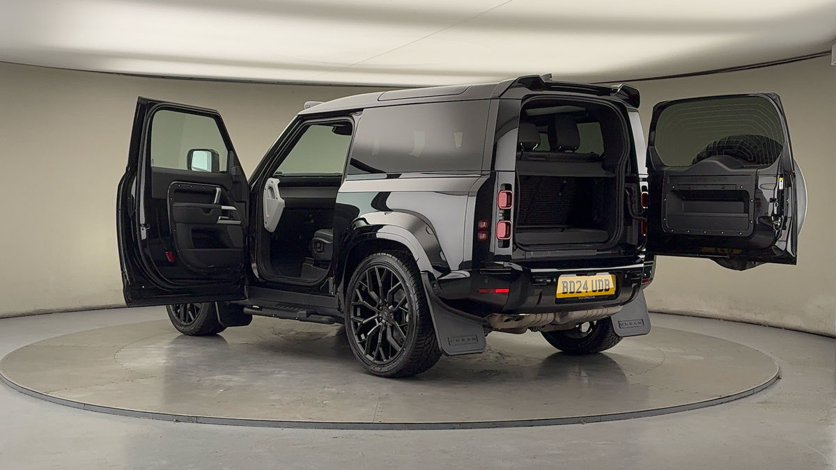 Used Land Rover Defender 90 2024 for sale - 76863664: Photo 48