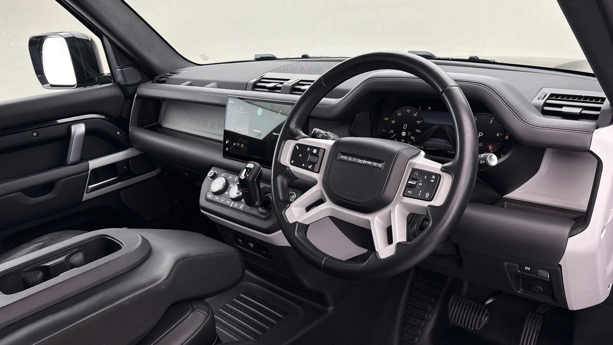 Used Land Rover Defender 90 2024 for sale - 76863664: Photo 5