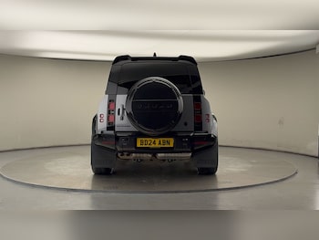 Used Land Rover Defender 110 2024 for sale - 76520963: Photo