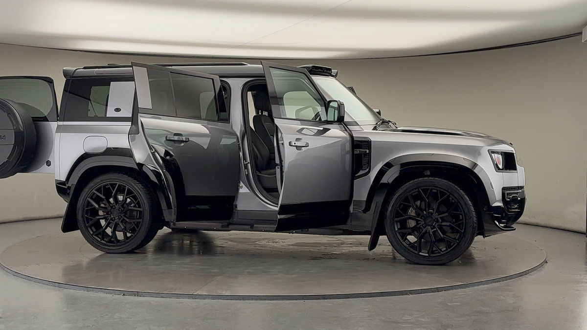 Used Land Rover Defender 110 2024 for sale - 76520963: Photo 62