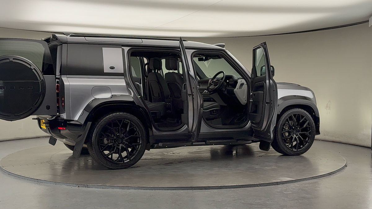 Used Land Rover Defender 110 2024 for sale - 76520963: Photo 64