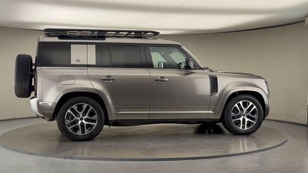 Used Land Rover Defender 110 2021 for sale - 76133299: Photo 37