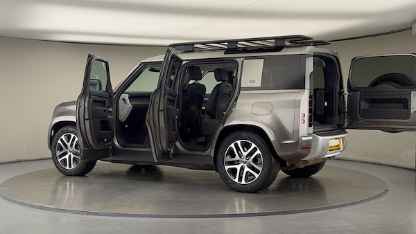 Used Land Rover Defender 110 2021 for sale - 76133299: Photo 45