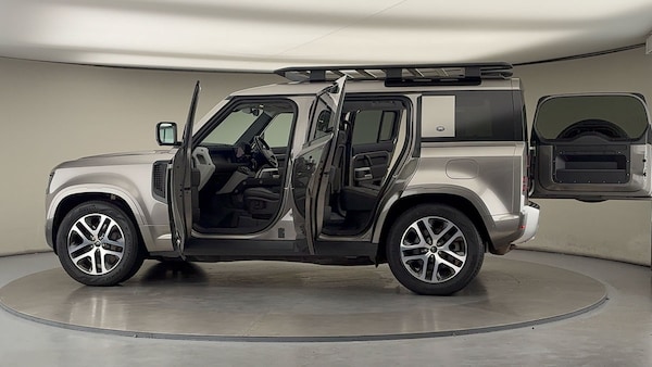 Used Land Rover Defender 110 2021 for sale - 76133299: Photo 46