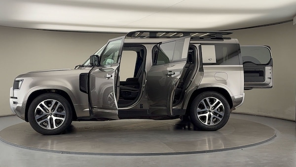 Used Land Rover Defender 110 2021 for sale - 76133299: Photo 47