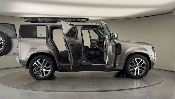 Used Land Rover Defender 110 2021 for sale - 76133299: Photo 56