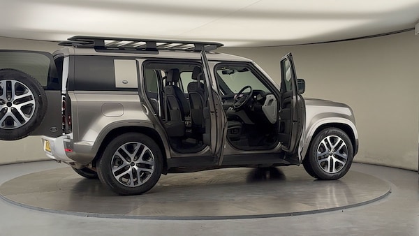 Used Land Rover Defender 110 2021 for sale - 76133299: Photo 57