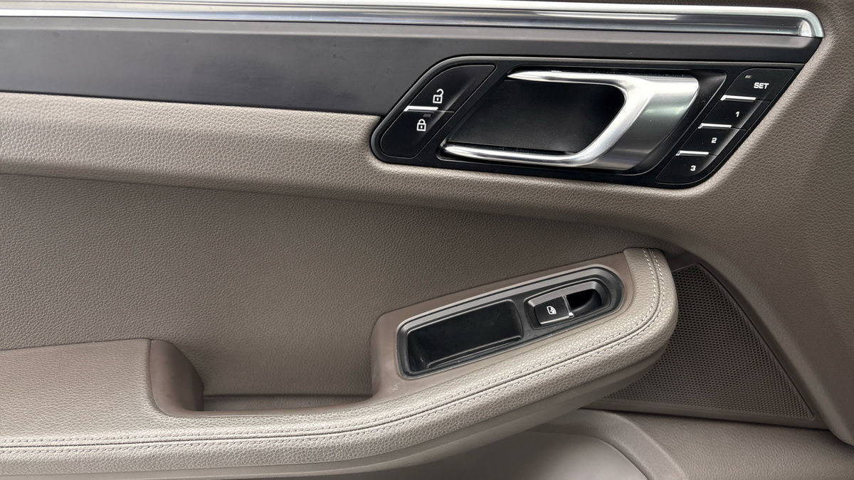 Used Porsche Macan 2021 for sale - 77288790: Photo 19