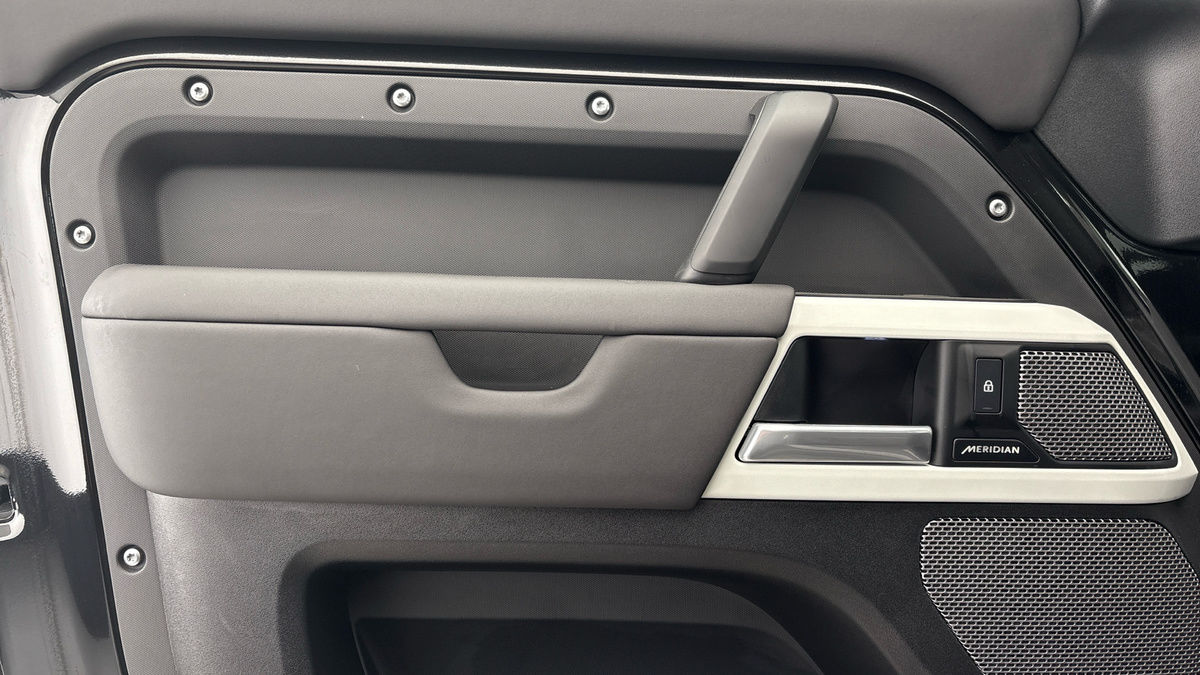 Used Land Rover Defender 110 2024 for sale - 76520962: Photo 31