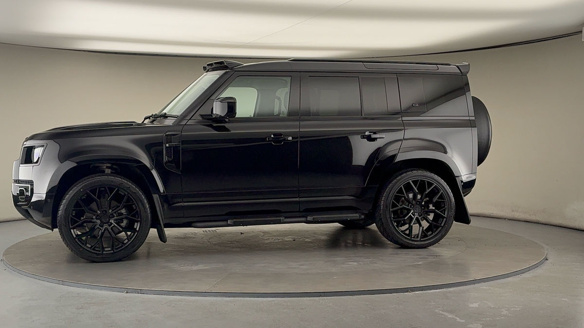 Used Land Rover Defender 110 2024 for sale - 76520962: Photo 45