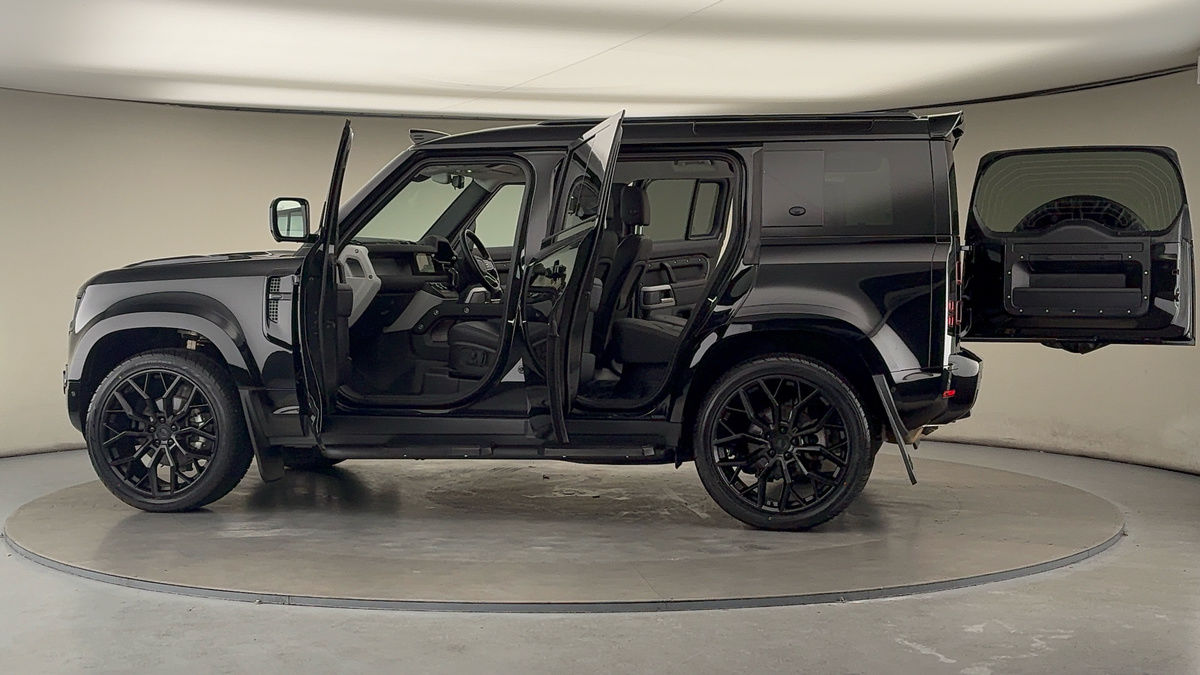 Used Land Rover Defender 110 2024 for sale - 76520962: Photo 63