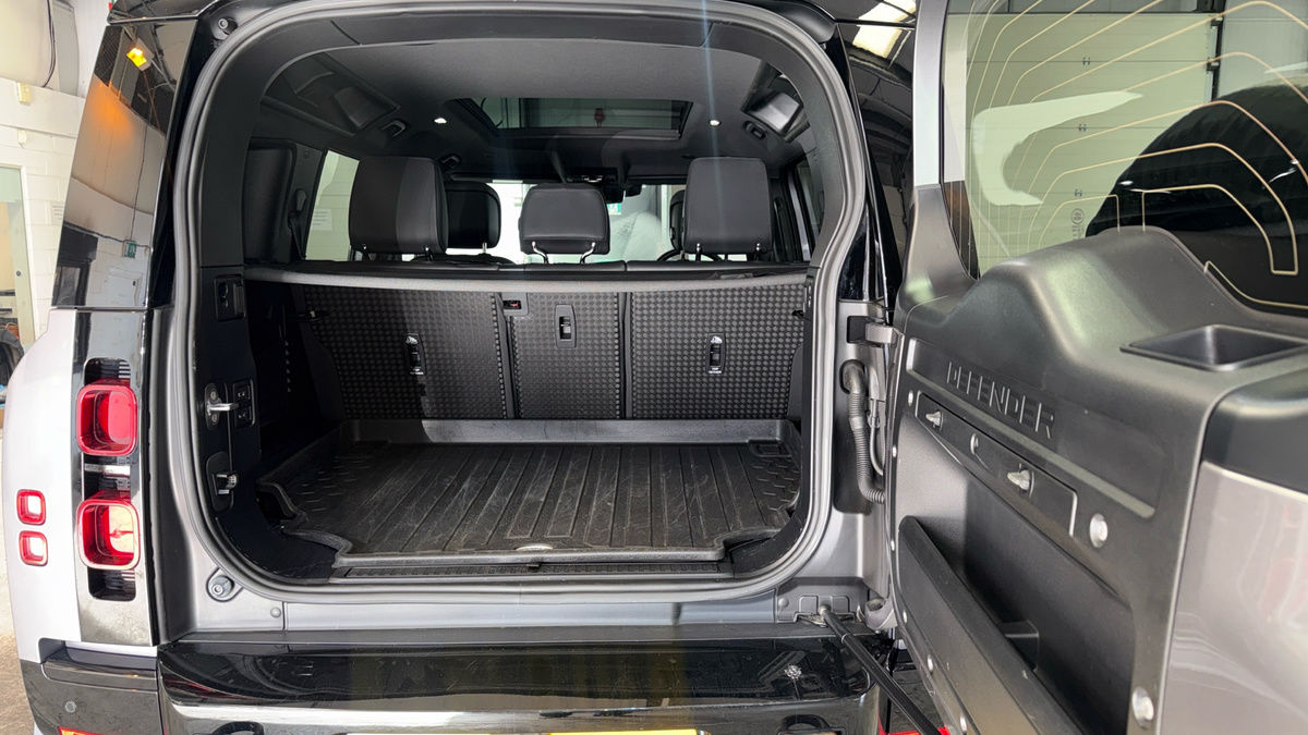 Used Land Rover Defender 110 2023 for sale - 75753613: Photo 11