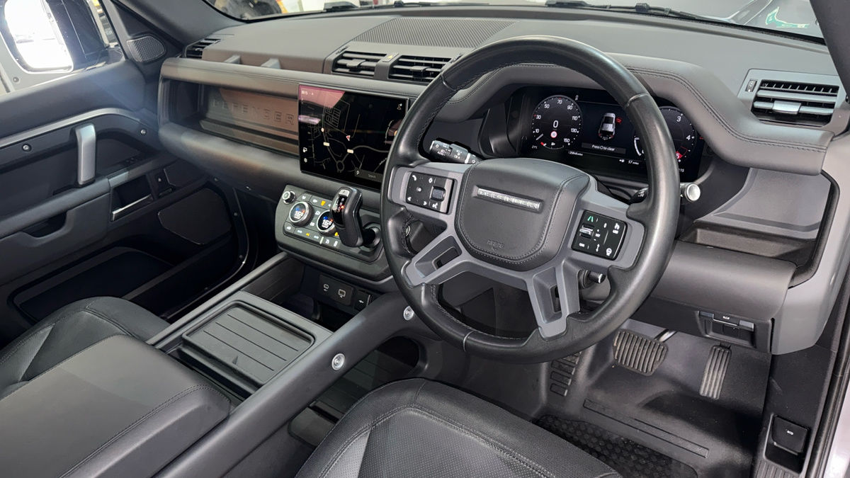 Used Land Rover Defender 110 2023 for sale - 75753613: Photo 3