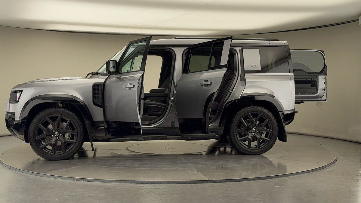 Used Land Rover Defender 110 2023 for sale - 75753613: Photo 48