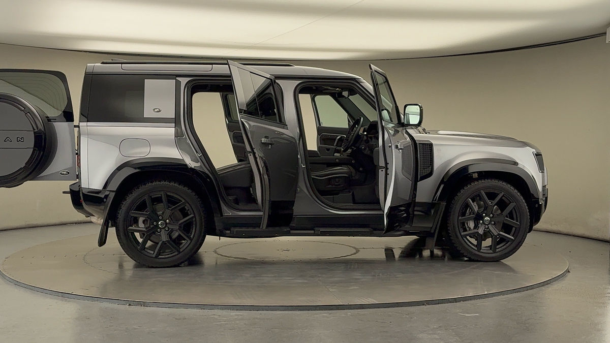 Used Land Rover Defender 110 2023 for sale - 75753613: Photo 57