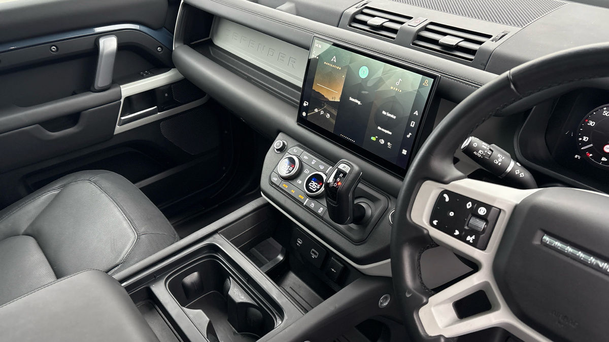 Used Land Rover Defender 2024 for sale - 77288800: Photo 18