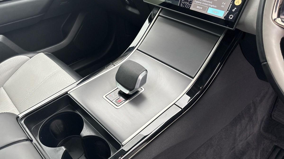 Used Land Rover Range Rover Velar 2025 for sale - 76396751: Photo 18