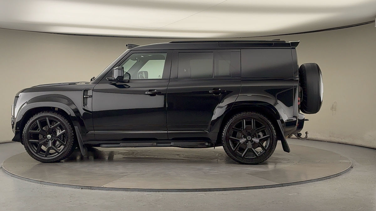 Used Land Rover Defender 110 2023 for sale - 76510578: Photo 32