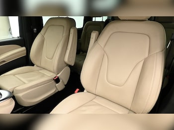 Used Mercedes-Benz V-Class 2023 for sale - 75222088: Photo