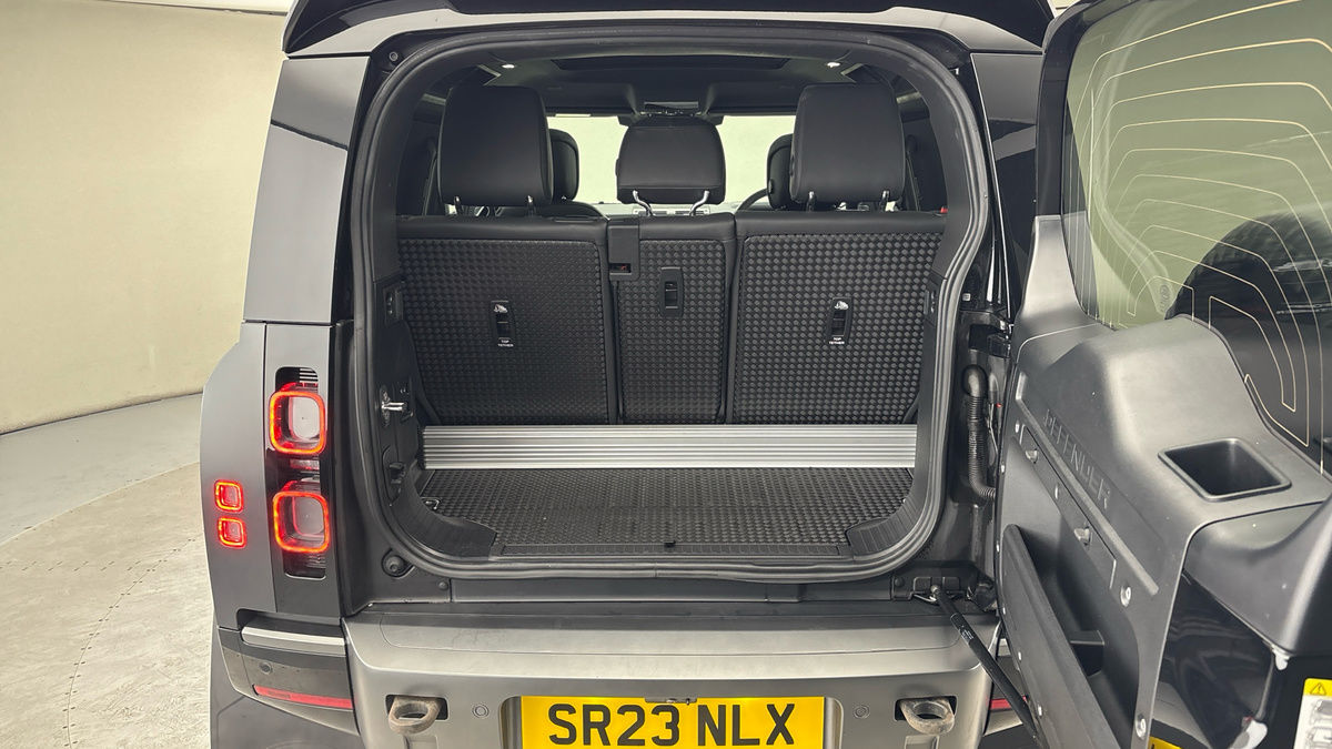 Used Land Rover Defender 90 2022 for sale - 77821838: Photo 11