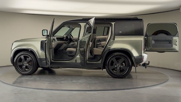 Used Land Rover Defender 110 2021 for sale - 76040265: Photo 46