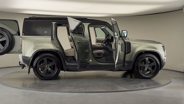 Used Land Rover Defender 110 2021 for sale - 76040265: Photo 56