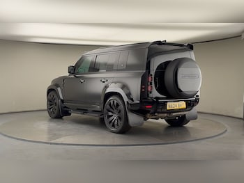 Used Land Rover Defender 110 2024 for sale - 76057254: Photo