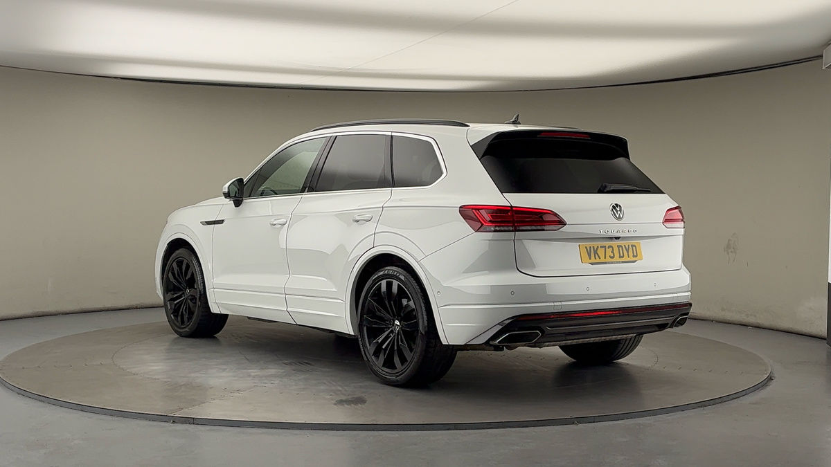 Used Volkswagen Touareg 2023 for sale - 76630369: Photo 2