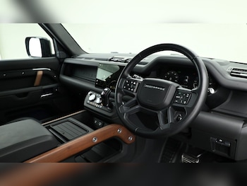 Used Land Rover Defender 110 2024 for sale - 74092878: Photo