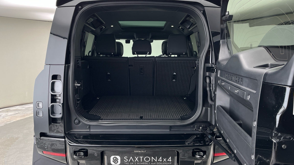 Used Land Rover Defender 110 2021 for sale - 76439734: Photo 21