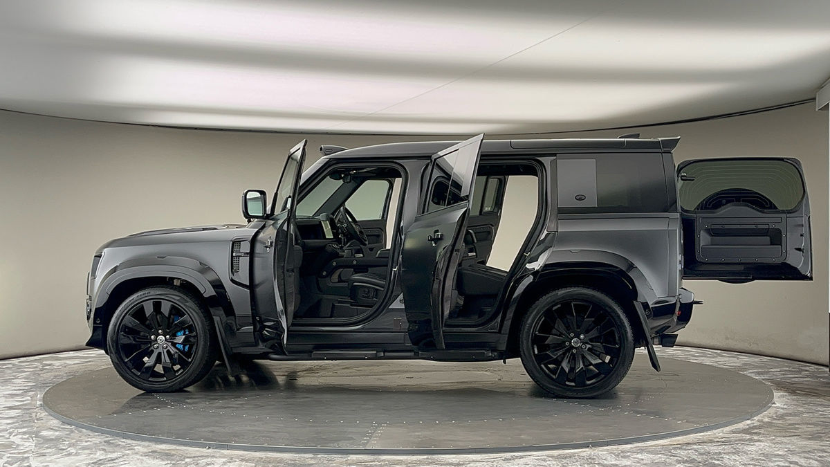 Used Land Rover Defender 110 2021 for sale - 76439734: Photo 98