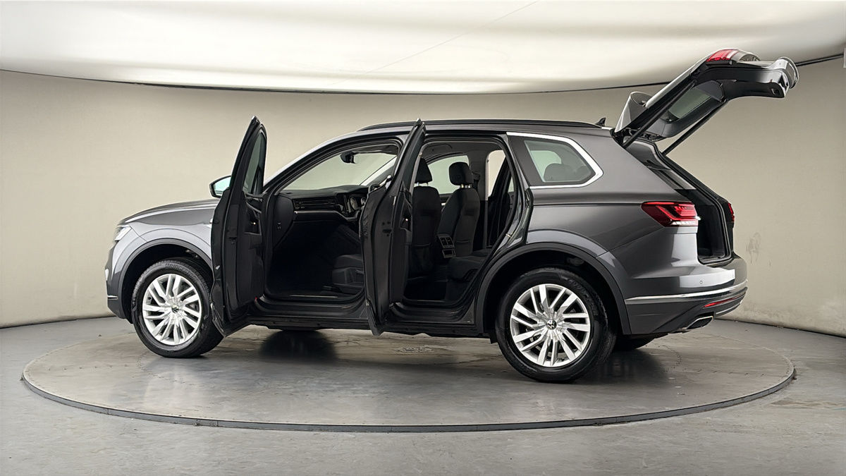 Used Volkswagen Touareg 2023 for sale - 77880790: Photo 45