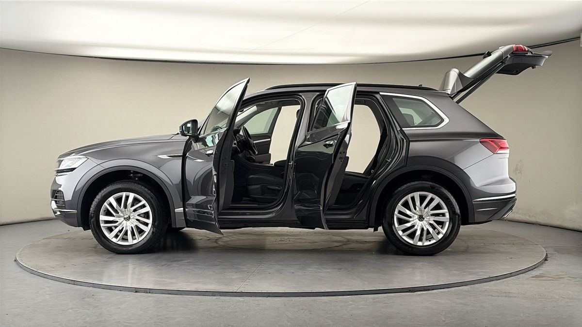 Used Volkswagen Touareg 2023 for sale - 77880790: Photo 46