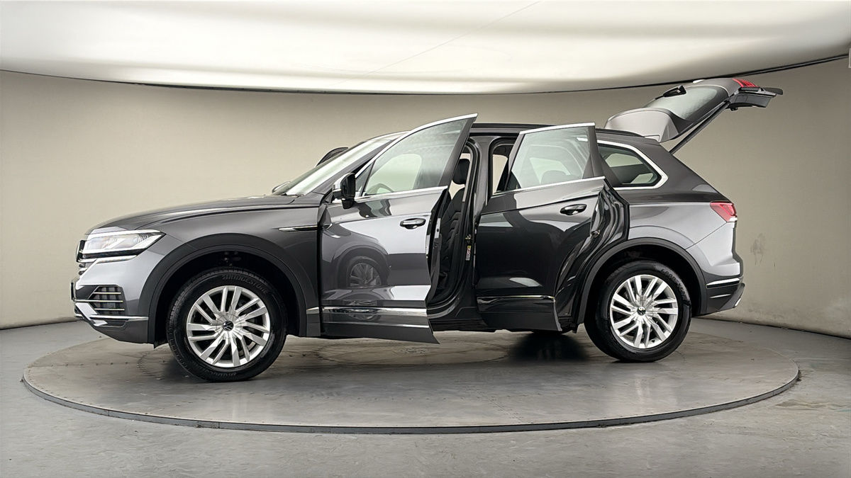 Used Volkswagen Touareg 2023 for sale - 77880790: Photo 47